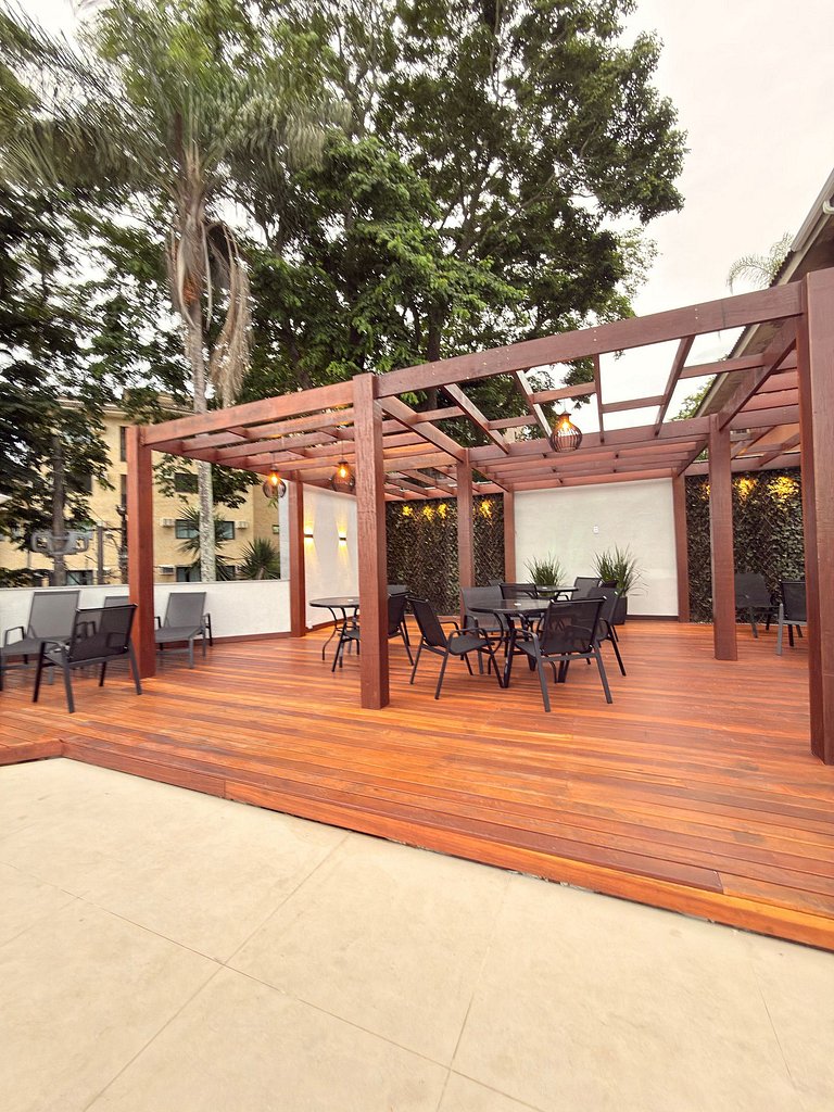 Apt. Pegasus_ Apt. 6 pessoas em frente ao tênis clube