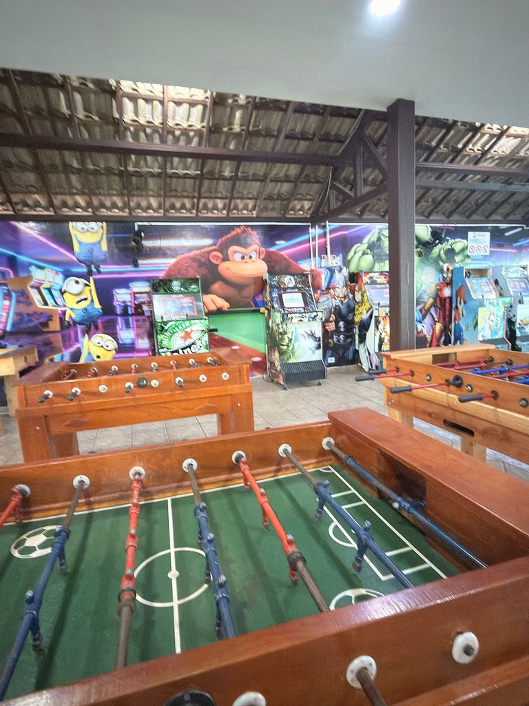 Apt. Pegasus_ Apt. 6 pessoas em frente ao tênis clube