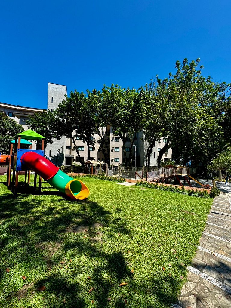 Apt. Pegasus_ Apt. 6 pessoas em frente ao tênis clube