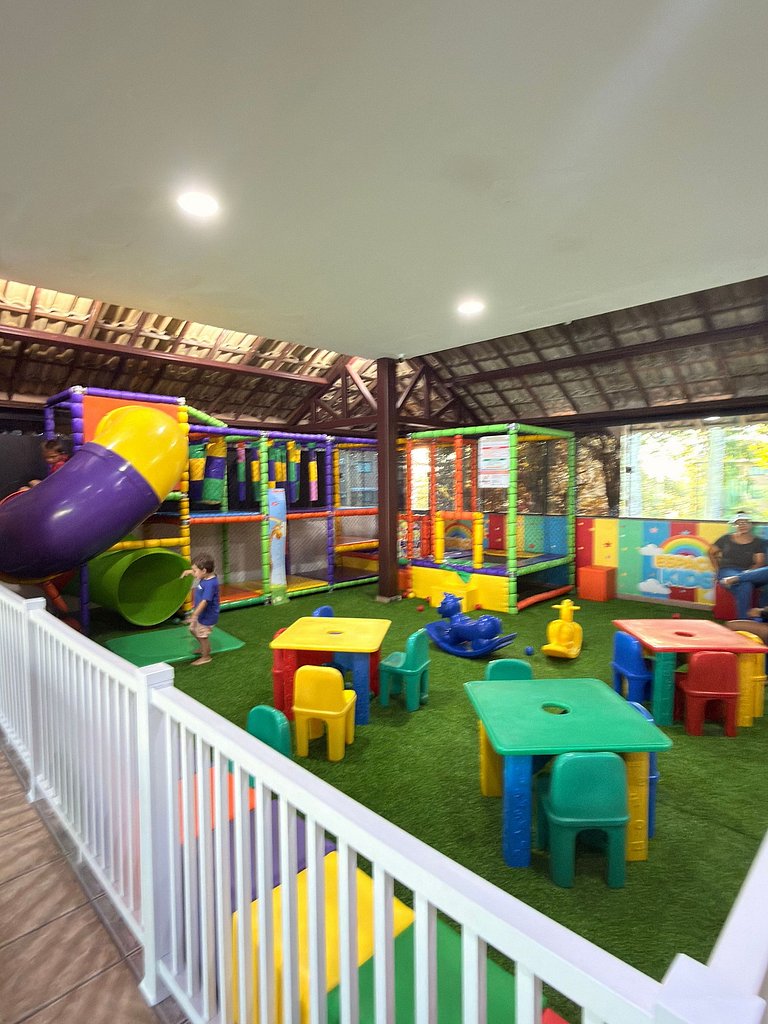 Apt. Pegasus_ Apt. 6 pessoas em frente ao tênis clube