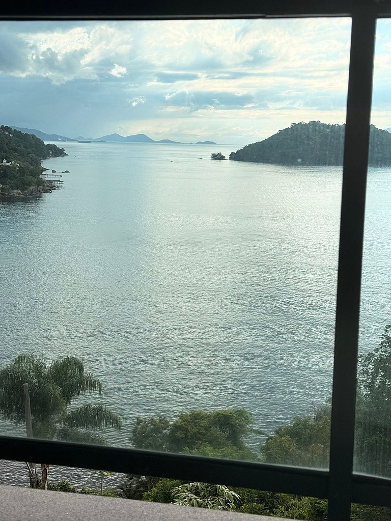 Recarregue Aqui no Apt. Columbia: Refúgio 2 qts com Amor e P