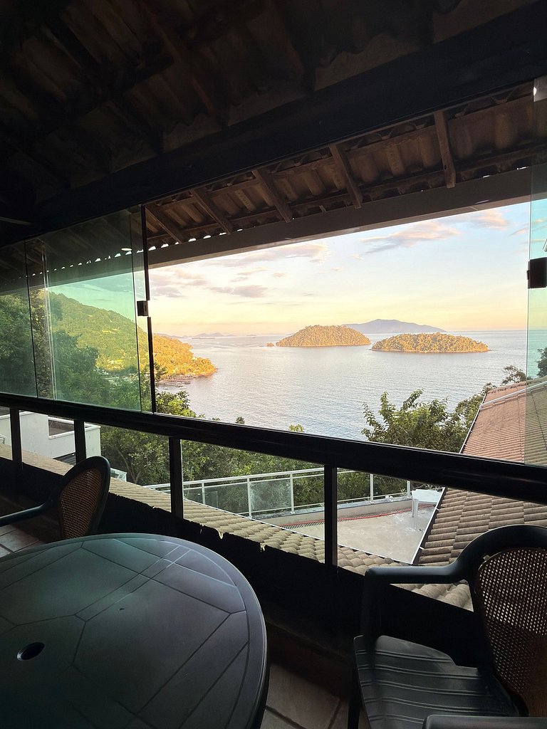 Recarregue Aqui no Apt. Columbia: Refúgio 2 qts com Amor e P